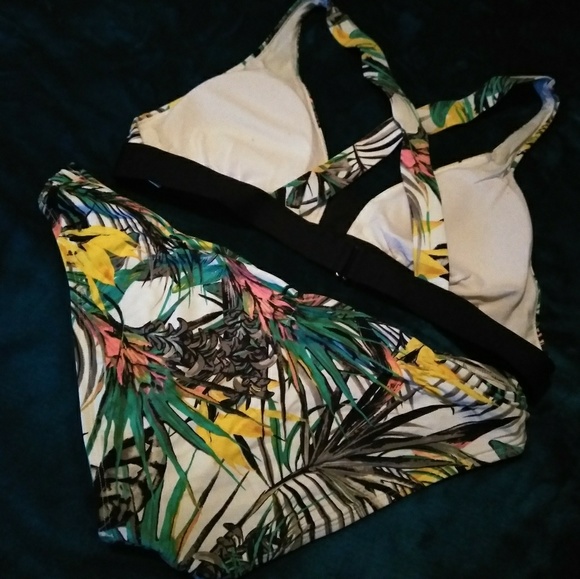 Swimsuit - Picture 8 of 8